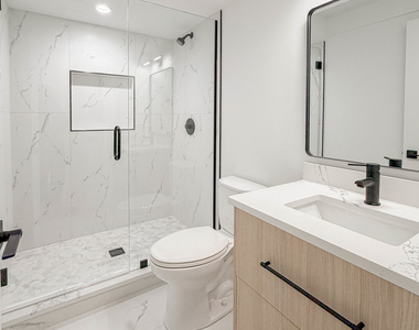 2113 N Kenmore Avenue - Photo Thumbnail 8