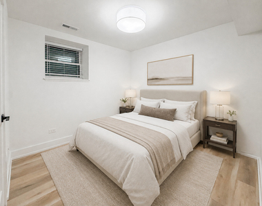 2113 N Kenmore Avenue - Photo Thumbnail 9