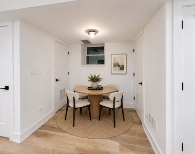 2113 N Kenmore Avenue - Photo Thumbnail 5