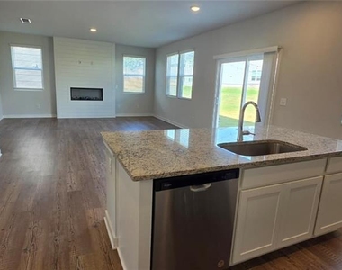 2452 Brown Dove Way - Photo Thumbnail 6
