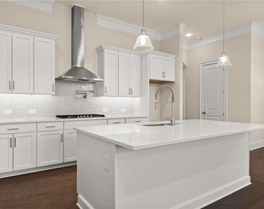 136 Village Green Avenue - Photo Thumbnail 5
