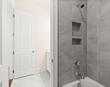 136 Village Green Avenue - Photo Thumbnail 21