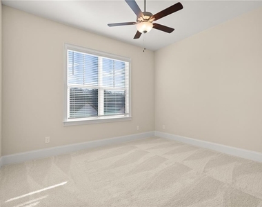 136 Village Green Avenue - Photo Thumbnail 18
