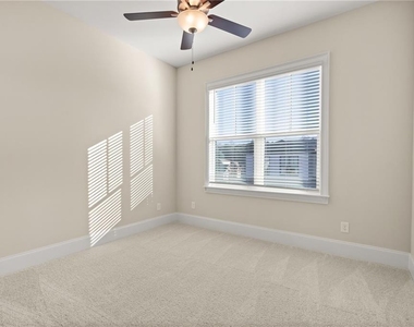 136 Village Green Avenue - Photo Thumbnail 16