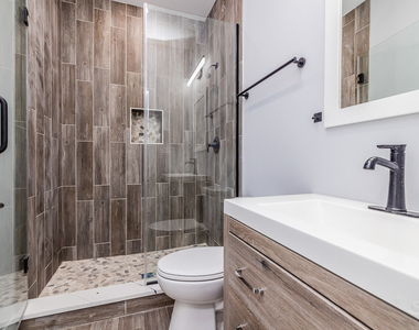 6334 S Langley Avenue - Photo Thumbnail 5