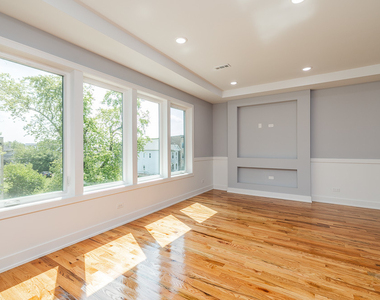6334 S Langley Avenue - Photo Thumbnail 3