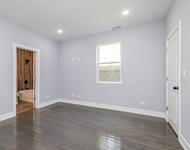 6334 S Langley Avenue - Photo Thumbnail 6