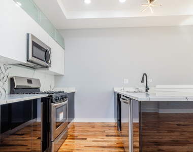 6334 S Langley Avenue - Photo Thumbnail 4