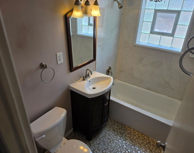 724 Warren Avenue - Photo Thumbnail 10
