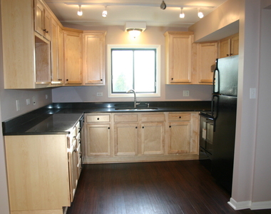 724 Warren Avenue - Photo Thumbnail 9