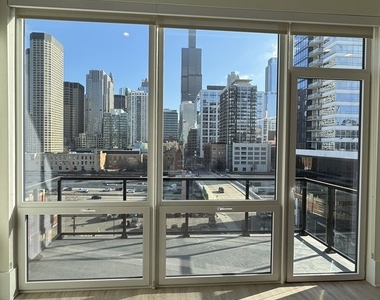 812 W Adams Street - Photo Thumbnail 1