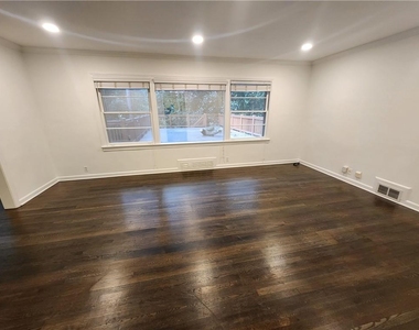 2348 Clairmont Road Ne - Photo Thumbnail 3