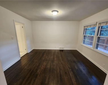 2348 Clairmont Road Ne - Photo Thumbnail 5