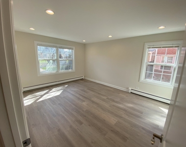 785 Pershing Avenue - Photo Thumbnail 4