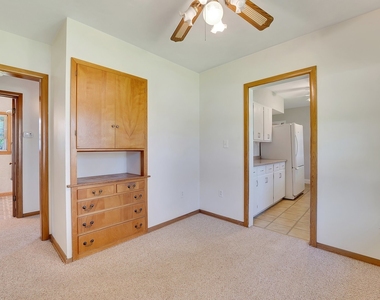 319 N Lord Avenue - Photo Thumbnail 12