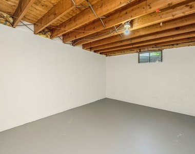 319 N Lord Avenue - Photo Thumbnail 20