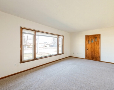 319 N Lord Avenue - Photo Thumbnail 7