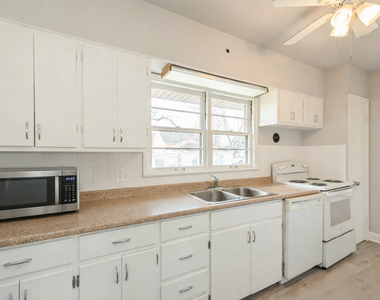 319 N Lord Avenue - Photo Thumbnail 10