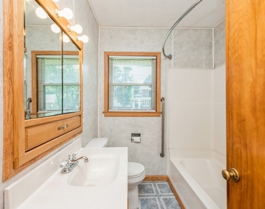 319 N Lord Avenue - Photo Thumbnail 14