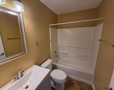 107 Driscoll Lane - Photo Thumbnail 10