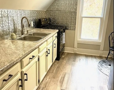 612 1/2 E Chestnut Street - Photo Thumbnail 7