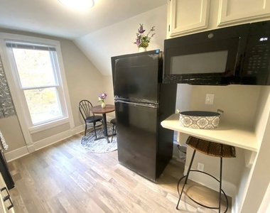 612 1/2 E Chestnut Street - Photo Thumbnail 5