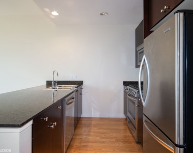 303 W Ohio Street - Photo Thumbnail 2