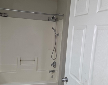 2420 Park Avenue - Photo Thumbnail 7