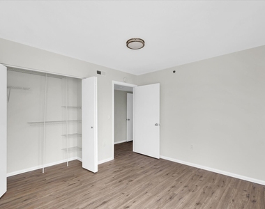 1806 S Cottage Grove Avenue - Photo Thumbnail 6