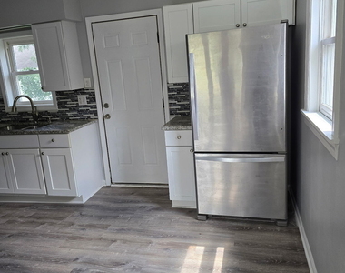371 N La Londe Avenue - Photo Thumbnail 5
