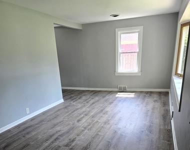 371 N La Londe Avenue - Photo Thumbnail 1