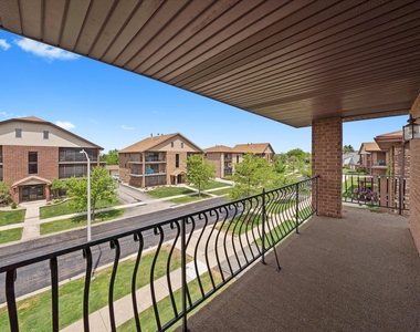 16743 Paxton Avenue - Photo Thumbnail 10