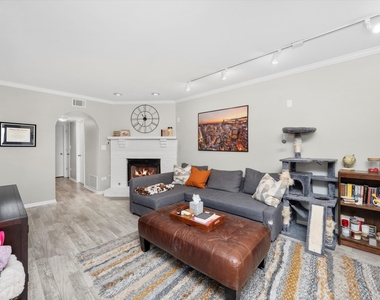 16743 Paxton Avenue - Photo Thumbnail 2