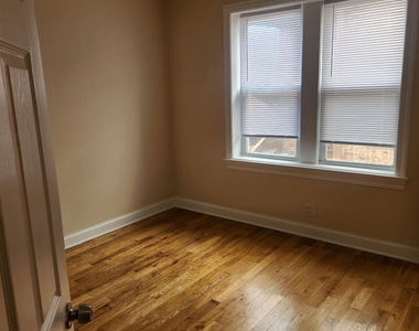4546 W George Street - Photo Thumbnail 3