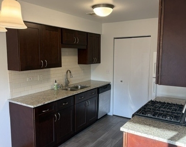 705 E Whispering Oaks Drive - Photo Thumbnail 4