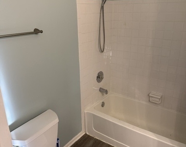 705 E Whispering Oaks Drive - Photo Thumbnail 15