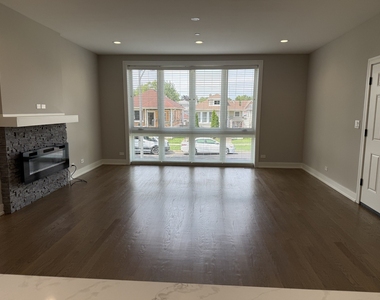 2817 N 75th Avenue - Photo Thumbnail 3