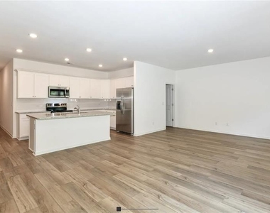 12006 Crosswicks Road - Photo Thumbnail 3