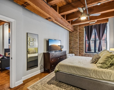 520 W Huron Street - Photo Thumbnail 16