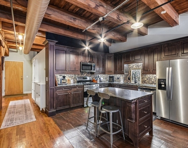 520 W Huron Street - Photo Thumbnail 8