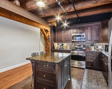 520 W Huron Street - Photo Thumbnail 7