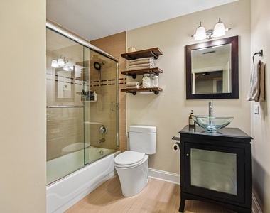 520 W Huron Street - Photo Thumbnail 12