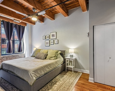 520 W Huron Street - Photo Thumbnail 15