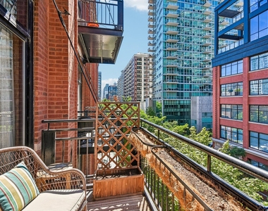 520 W Huron Street - Photo Thumbnail 21