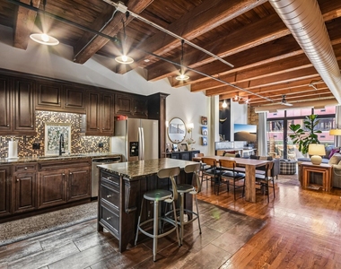 520 W Huron Street - Photo Thumbnail 6