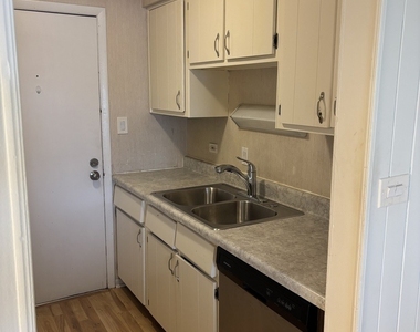 15826 Terrace Drive - Photo Thumbnail 3
