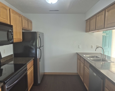 901 Penny Lane - Photo Thumbnail 5