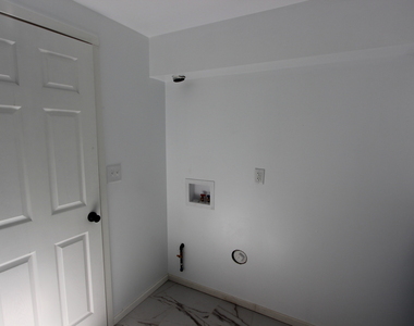 103 Atwood Avenue - Photo Thumbnail 11