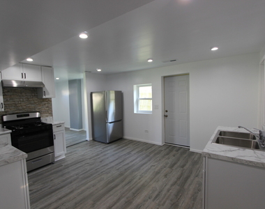103 Atwood Avenue - Photo Thumbnail 20