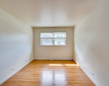 1015 Wilson Avenue - Photo Thumbnail 9